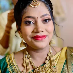A close-up of her Seemantham makeup. The glowing skin and bright smile say it all. She looks absolutely radiant.