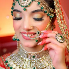 This candid bridal portrait captures a natural smile, highlighting the nose ring and eye makeup. It’s these small moments that tell a bigger story.