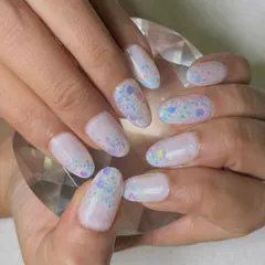 A playful and sparkling inbuilt glitter design. This technique involves encapsulating multi-colored, chunky glitter within the nail extension for a smooth finish with incredible depth and shine.