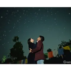 A magical night shoot under a sky full of stars. This kind of shot requires careful planning and a bit of luck, but the result is a truly unforgettable and epic portrait that speaks of a love as vast as the universe.