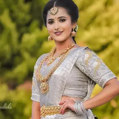 An elegant silver-toned saree paired with our rental gold jewellery, showing how to mix and match for a unique look.