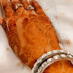 The magic of a good henna stain. This beautiful, deep orange color is what you get with quality, natural henna and a little bit of patience.