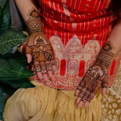 A beautiful and balanced design that is not as dense as a full bridal. This style is perfect for a bridesmaid, a festival like Diwali, or an engagement party.