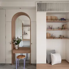 The Noir Blanc House kids' room shows a perfect balance of chic and naive interiors. This corner features an arched vanity and a reading nook with concealed storage, blending playful design with practical solutions.