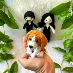 A close-up on the adorable crochet beagle from the family set. Making these little pets to go with their human replicas is always so much fun.