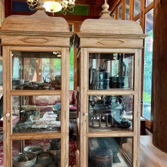 I fell in love with these stunning wooden and glass display cabinets in Chiang Mai. The craftsmanship and classic design are a great reminder of how timeless, well-made furniture can be, which is a principle I try to bring into my furniture makeover projects.