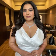 A raw and unedited photo of one of my favorite looks. For this white wedding, we did matte eyes, a stark clean liner, a beautiful glow on the face, and a muted lip color for a classic and sophisticated style.