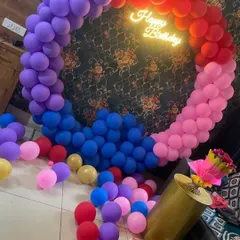 I love creating vibrant, colorful decorations like this rainbow-themed balloon ring. It's a cheerful and eye-catching backdrop for any birthday celebration.