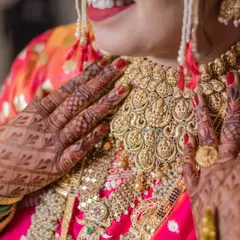A detailed shot of the bride's magnificent temple jewelry necklace, a masterpiece of traditional craftsmanship.