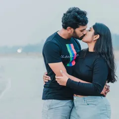 A romantic kiss shared by the water's edge. We focus on capturing these timeless moments of affection during our beach pre-wedding shoots.