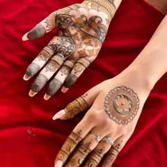 We offer a variety of designs for guests, including this beautiful combination of a lotus mandala on one hand and a floral vine on the other. It's a unique and stylish choice.