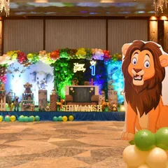 A wide shot of the jungle safari stage, showing the placement of large animal props like the lion cutout.