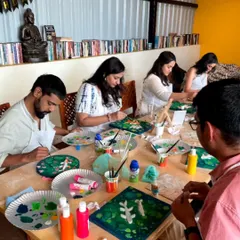 A full house for our Koi fish painting workshop! It’s so inspiring to see a group of people all focused on creating something beautiful.