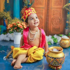 Looking up as if listening to a divine melody. This pose captures the serene and innocent side of Bal Gopal, surrounded by a beautifully crafted backdrop that evokes the feel of Vrindavan.