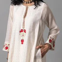 Minimal yet majestic. This close-up shows the delicate pomegranate motifs embroidered on the cuffs and bodice of this classic white kurta.