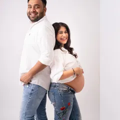 Let's create a maternity session that feels like a magazine cover story. With editorial-style posing and a focus on clean, modern aesthetics, we can capture your confidence and joy.
