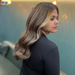 A beautiful brownish-blonde look with bold, face-framing blonde pieces. This style was created by students in our MasterClass, showcasing their incredible talent.