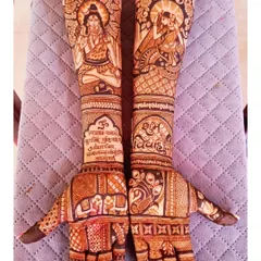 This powerful design showcases Lord Shiva in meditation on one arm and Shiva-Parvati together on the other, with sacred mantras written below.