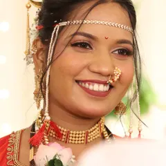 The classic red Nauvari look is a symbol of Maharashtrian tradition. I specialize in creating this iconic bridal style, complete with a radiant makeup finish, traditional jewellery, and a perfectly draped saree.