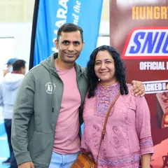 At the marathon expo, I connect with participants and friends. These events are a great opportunity to meet fellow fitness enthusiasts.