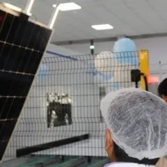 A close inspection of a newly manufactured Mono-Perc solar panel at our Bangalore plant. Being vertically integrated allows us to oversee every detail, from raw material to the final product you see on your roof.