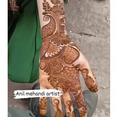 A graceful peacock design that flows from the wrist to the index finger. This is a perfect example of an elegant and artistic choice for a wedding guest.