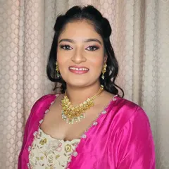 The final look for Neha. Her skin is glowing, and the eye makeup makes her features pop. This is a great example of a festive look you can learn to create for weddings and celebrations.