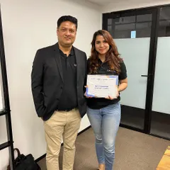 Receiving a certificate of participation after the Content Design Lab. I believe in continuous learning and am always looking for opportunities to sharpen my own skills as a trainer.