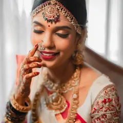 A closer look at the Muhurtham makeup details. I focus on creating sharp, defined eyes with a touch of shimmer and a perfect red lip, ensuring the look is both timeless and photographs beautifully.