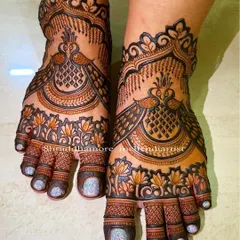 A detailed peacock and lotus design for the feet. The intricate feathers and petals create a rich, full look that is perfect for any bride.