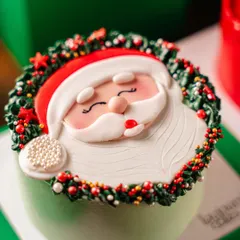 A charming Santa mini cake, perfect for gifting or as a personal holiday treat. This little cake features a detailed, handcrafted Santa face and is available in a variety of my most popular flavors.
