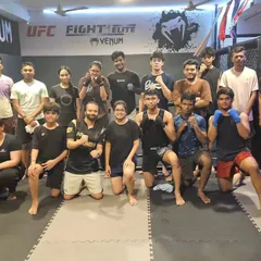 Our evening combined batch. This class brings together students of all levels to train in MMA, boxing, kickboxing, and BJJ, creating a diverse and dynamic learning environment.