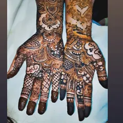 This bride wanted to include unique symbols in her mehendi. We designed each hand differently, incorporating traditional patterns with cloud and bird motifs that were special to her.