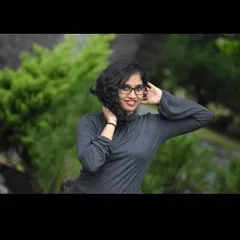 Posing for my best friend, who is also an amazing photographer. It's always fun to be on the other side of the camera sometimes, especially when you're with people you trust.
