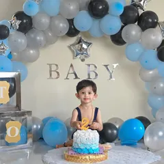 Celebrating the big TWO! This birthday setup features a balloon arch and letter blocks spelling out 'TWO'. It's a fun and festive way to capture your toddler's personality as they celebrate their second birthday.