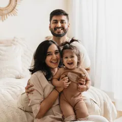 This is what pure joy looks like! I love capturing these candid, laughing moments during my family lifestyle sessions. This photo, taken in my boho-themed studio setup, shows how fun and relaxed a family photoshoot can be.