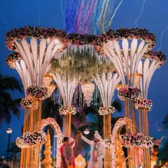 Your fairytale moment deserves a sky full of celebration. I coordinate special effects like daytime fireworks to create a spectacular finale for your varmala exchange, ensuring a picture-perfect memory.