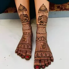 This feet design features royal elephants under an umbrella, matching a popular hand mehndi style for a fully coordinated bridal look.