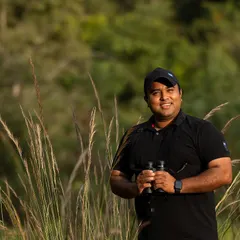 Here I am in the field, doing what I love most. As a ZEISS Nature Influencer, I rely on the best equipment, like these binoculars, to spot wildlife for my tour groups.
