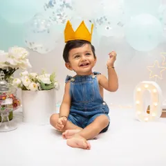 A first birthday is such a huge milestone. I love creating these bright, joyful setups to celebrate one whole year of your baby's personality, capturing their happy spirit as they officially become a toddler.