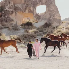 A moment straight out of a fairytale in Cappadocia, Turkey. We orchestrated this incredible shot with Kashish and Simran walking hand-in-hand as wild horses ran alongside them, creating a powerful and unforgettable image of their journey together.