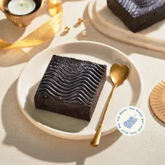 This Chocolate Fudge Brownie is pure indulgence. Made with rich, dark chocolate and crunchy walnuts, its sophisticated flavor makes it a perfect addition to any Diwali celebration or festive hamper.