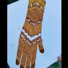 This is a classic Pakistani henna design, characterized by its very fine lines and detailed, almost lace-like patterns. We work on specific drills to achieve this level of intricacy.