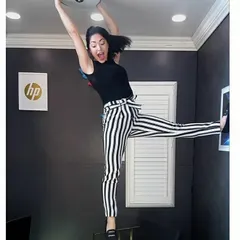 Another example of our anti-gravity photo booth, this time for an HP event. The room is built at an angle, creating an optical illusion that makes participants look like they are floating or climbing walls, resulting in fun and dynamic photos.