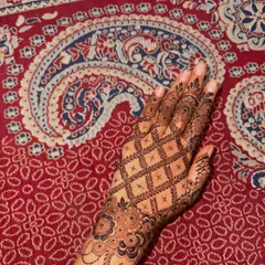 The design looks so beautiful against this traditional patterned rug.
