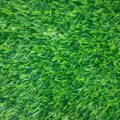 Here is a close-up of the synthetic grass fibers we use. The varied color, texture, and blade height create a realistic appearance that mimics natural grass, providing a soft and visually appealing surface for your garden or terrace.