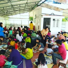 A full house at our parent-child clay session at a local preschool. It was wonderful to see so many families connecting and creating together.