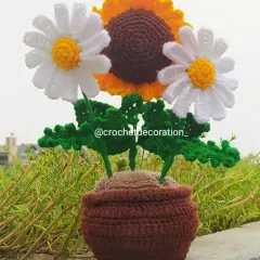 This custom potted arrangement combines a cheerful crochet sunflower with two delicate white daisies. It shows how we can mix and match different flowers in a single pot to create a unique piece for your desk or home.