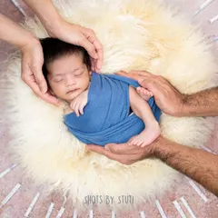 This photo is incredibly special. For this family, their rainbow baby was the beautiful result of a long IVF journey, and we incorporated the syringes to honor their story of strength and hope.