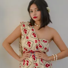 An experimental saree drape where accessories are key. The shell choker and bangles, paired with a beaded belt, transform a simple Ikat fabric into a chic, modern, and beachy look.